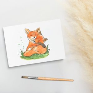 Foto van een ansichtkaart met aquarelschildering van twee knuffelende vossen