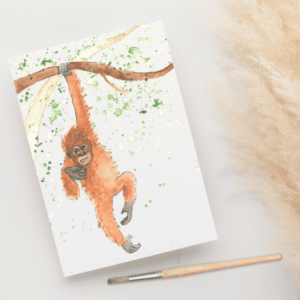 Foto van een ansichtkaart met een aquarelschildering van een aapje