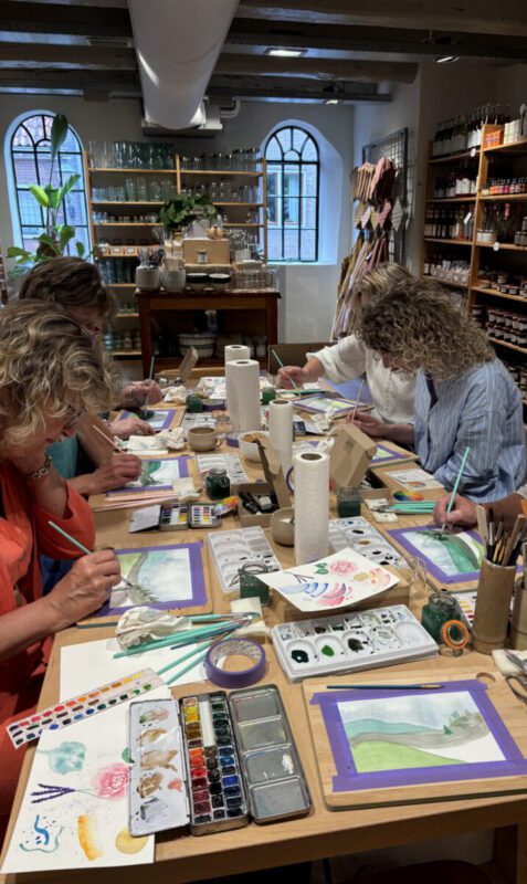 Foto van een workshoptafel bij Dille & Kamille in Amersfoort met a Girl in the Field