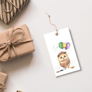 Foto van een cadeaulabel met een aquarelschildering van een egel